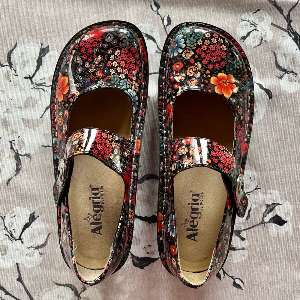 Alegria Paloma - EUC Sz 39 Multicolor Floral Mary Janes